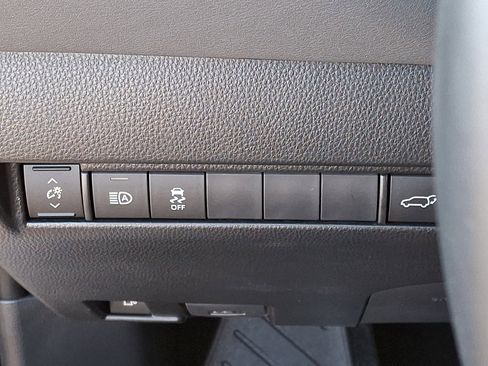 Used 2023 Toyota Venza XLE AWD/4WD image 27