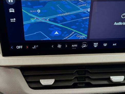 Used 2025 Ford Explorer Active image 16