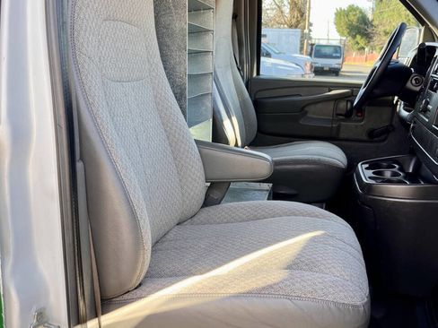 Used 2010 Chevrolet Express 2500 w/ Chrome Appearance Package image 18