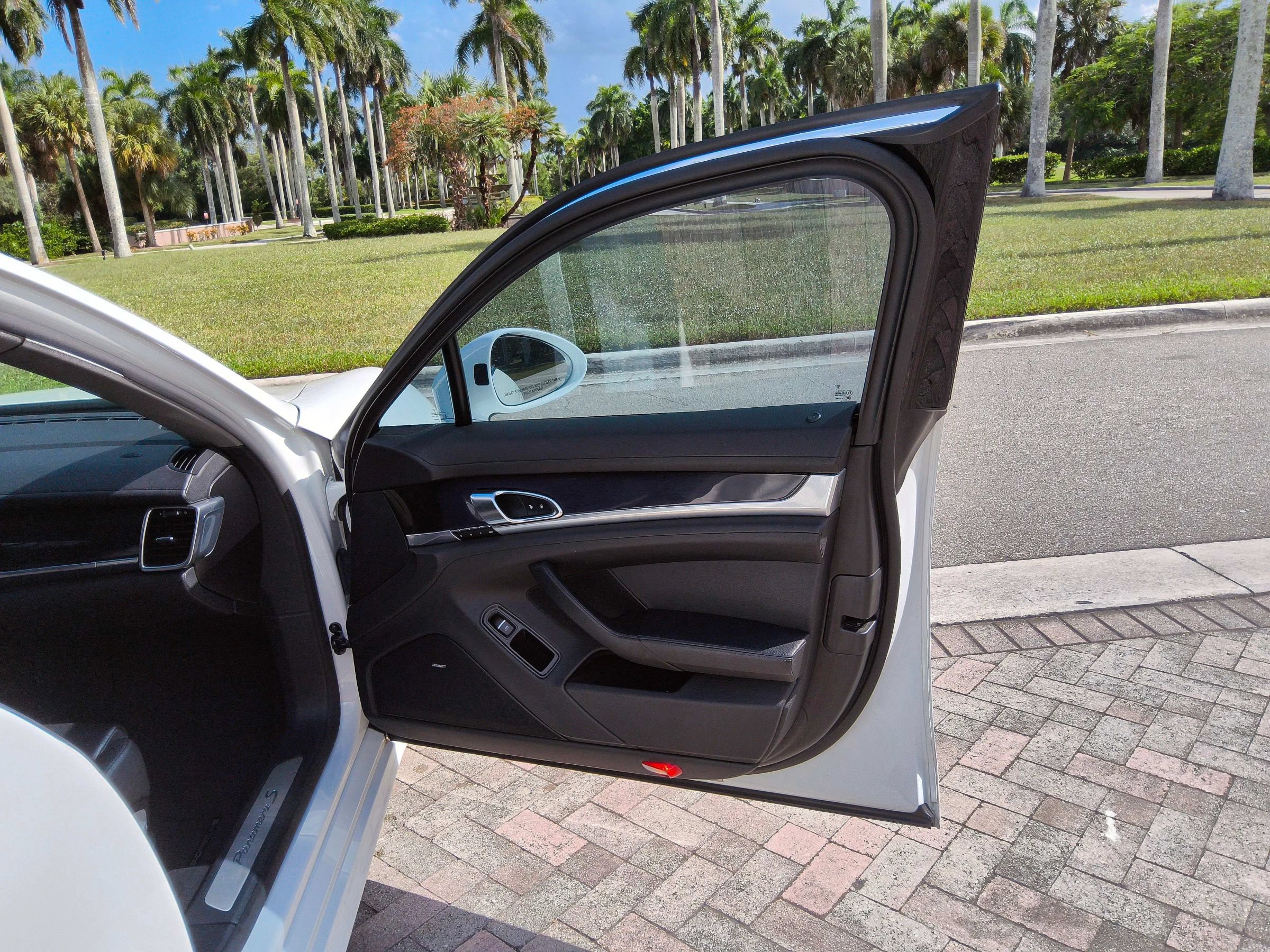 Used 2016 Porsche Panamera S RWD image 39