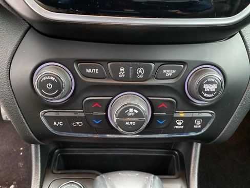 Certified 2019 Jeep Cherokee Limited w/ Trailer Tow Group image 28