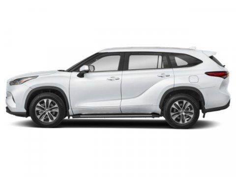 Used 2026 Toyota Highlander XLE AWD/4WD image 3