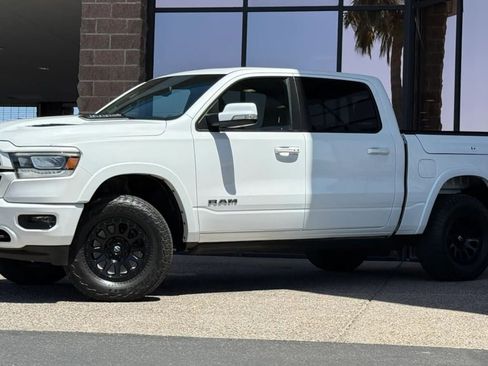 Used 2019 RAM 1500 Laramie AWD/4WD image 3