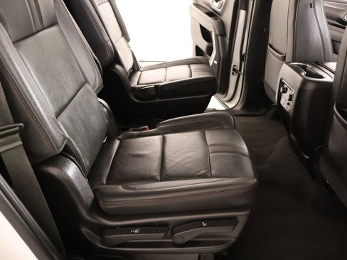 Used 2021 Chevrolet Tahoe RST w/ Luxury Package RWD image 14