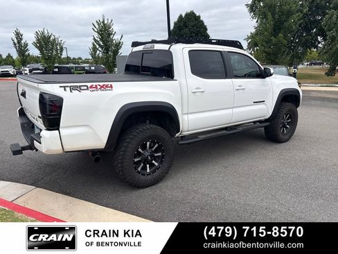 Used 2022 Toyota Tacoma TRD Off-Road w/ TRD Premium Off Road Package AWD/4WD image 5