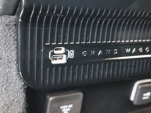 Used 2022 Jeep Grand Wagoneer Series III w/ Rear Seat Video Group 1 AWD/4WD image 38