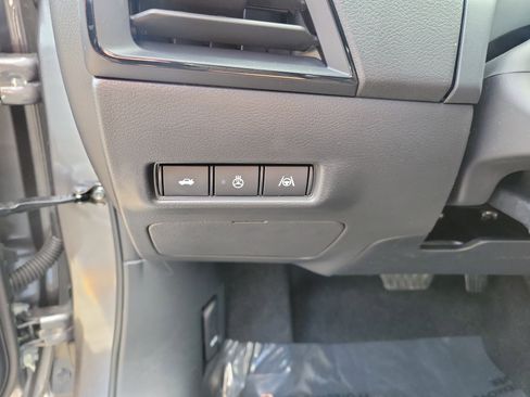 New 2026 Nissan Sentra SR w/ SR Premium Package FWD image 23