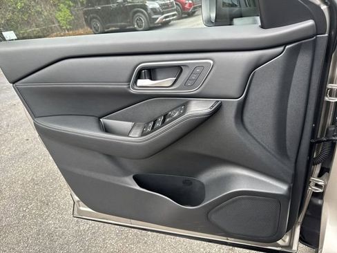 Used 2024 Nissan Rogue Platinum w/ Platinum Premium Package image 26