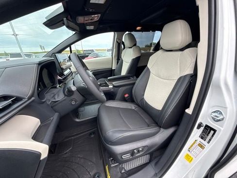 Used 2026 Toyota Sienna Limited AWD/4WD image 28