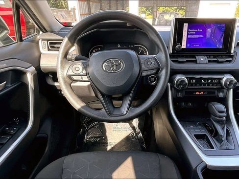 Used 2024 Toyota RAV4 XLE FWD image 10
