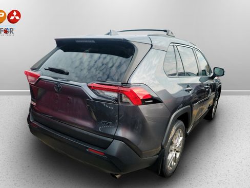 Used 2021 Toyota RAV4 XLE Premium image 5