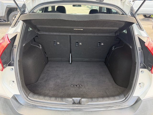 Used 2019 Nissan Kicks SV FWD image 15