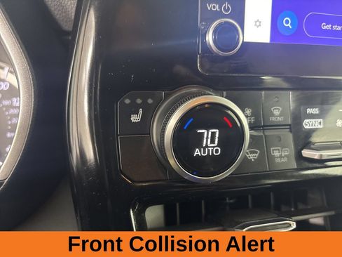 Used 2025 Toyota Highlander XLE AWD/4WD image 19