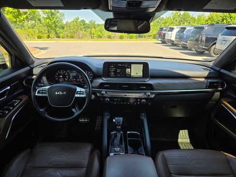 Used 2022 Kia Telluride SX w/ SX Prestige Package AWD/4WD image 10