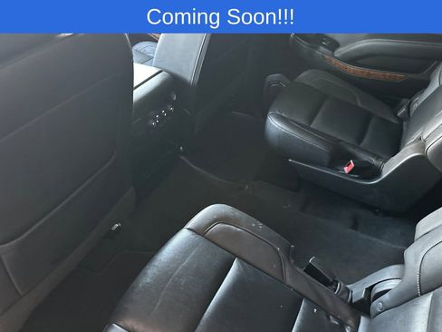 Used 2019 Chevrolet Suburban Premier RWD image 12