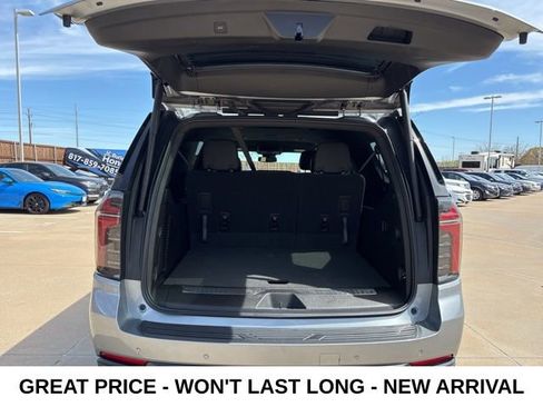 Used 2025 Chevrolet Suburban Z71 image 19