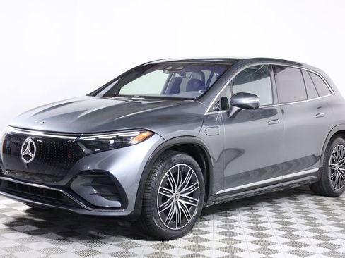 Used 2023 Mercedes-Benz EQS 580 4MATIC SUV w/ Exclusive Trim Package image 3