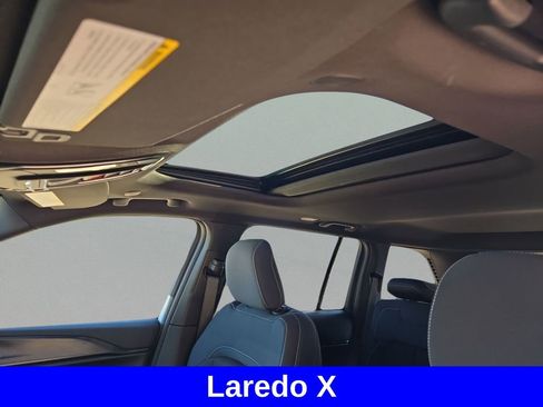 New 2025 Jeep Grand Cherokee Laredo X w/ Luxury Tech Group I AWD/4WD image 15