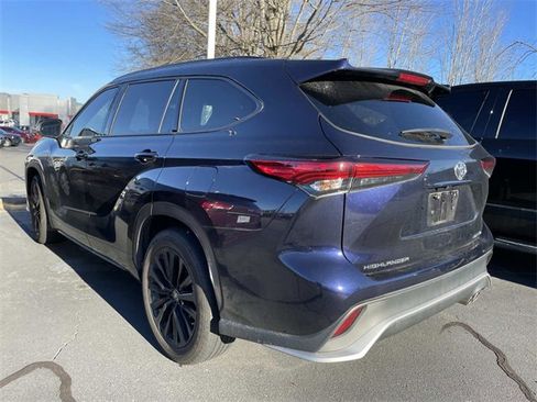 Used 2023 Toyota Highlander XSE image 2