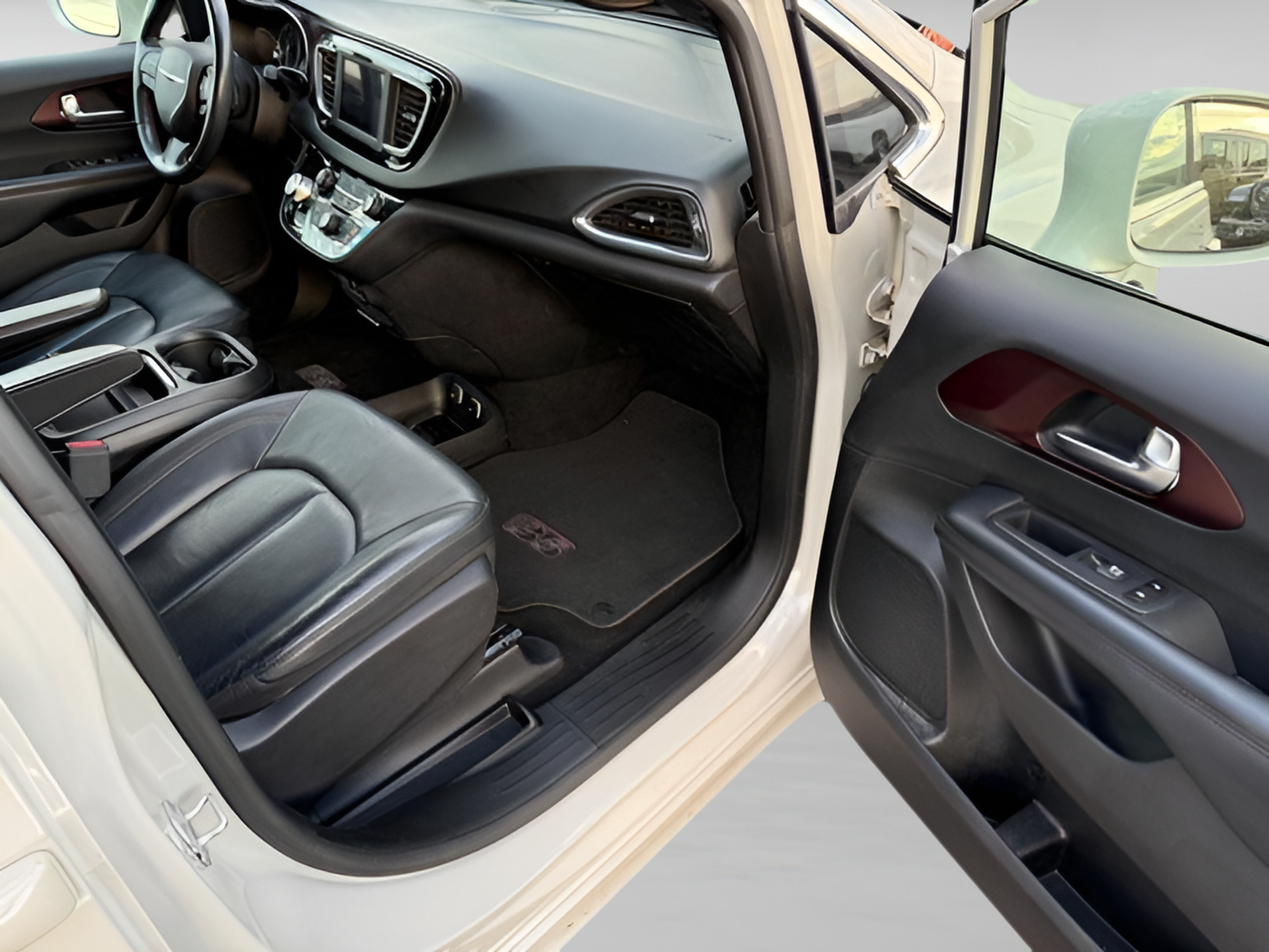Used 2019 Chrysler Pacifica Touring-L FWD image 13
