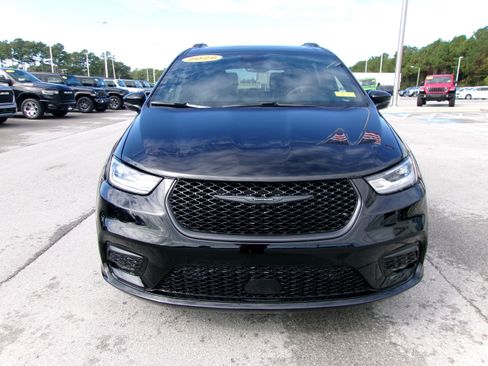 New 2026 Chrysler Pacifica Limited image 6