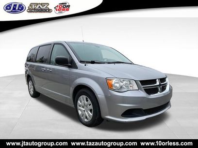 Used 2018 Dodge Grand Caravan SE w/ UConnect Hands-Free Group