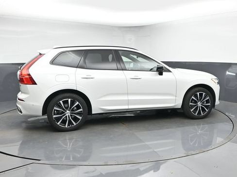 Used 2024 Volvo XC60 B5 Ultimate w/ Protection Package Premier AWD/4WD image 9