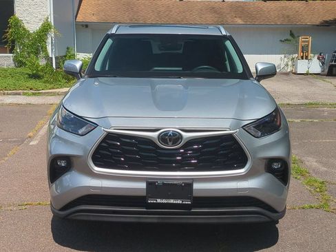 Used 2024 Toyota Highlander XLE AWD/4WD image 9