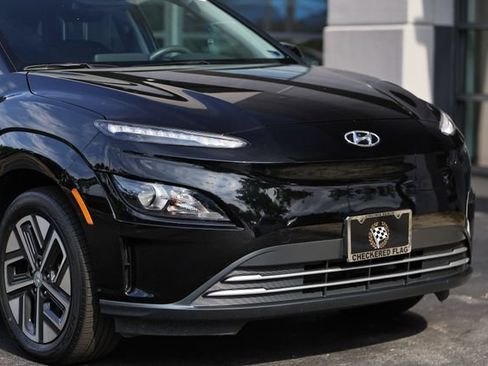 Used 2023 Hyundai Kona SE FWD image 2