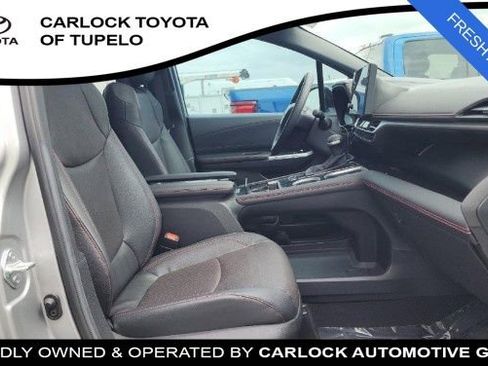 Used 2025 Toyota Sienna XSE w/ XSE Premium Package image 10