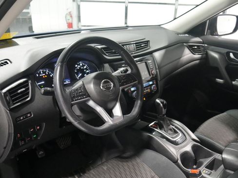 Used 2018 Nissan Rogue SV image 9