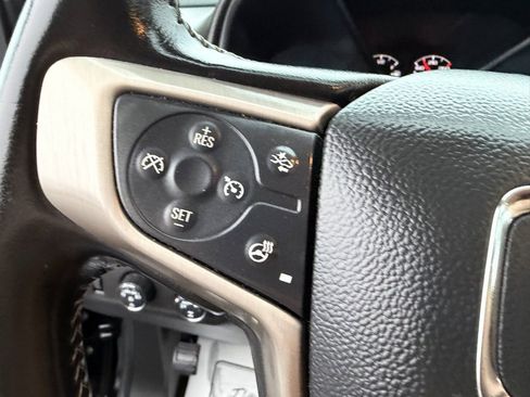 Used 2022 GMC Canyon Denali image 4