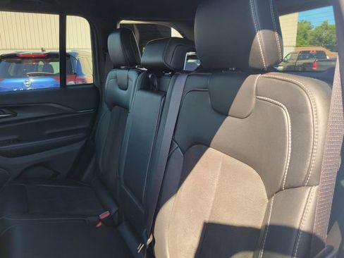 Used 2024 Jeep Grand Cherokee Altitude image 16