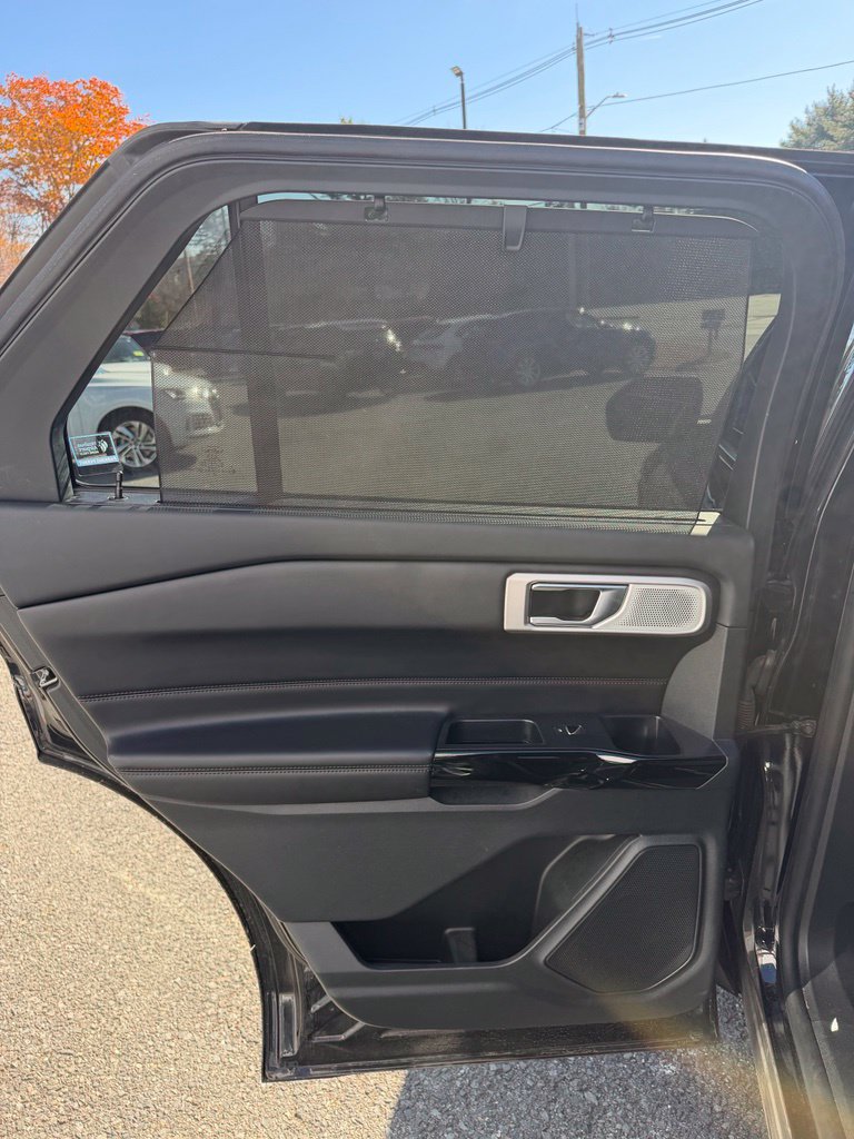 Used 2022 Ford Explorer Platinum w/ Equipment Group 601A AWD/4WD image 18