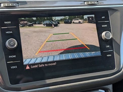 Used 2022 Volkswagen Tiguan SE image 25