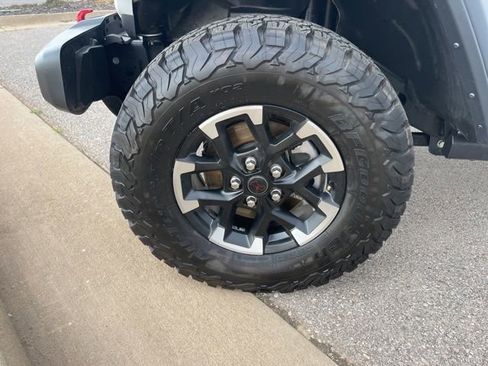 Used 2025 Jeep Wrangler Unlimited Rubicon image 10