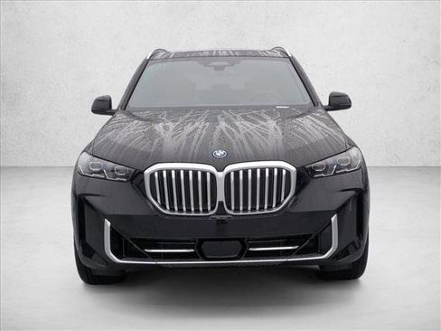 New 2026 BMW X5 xDrive50e image 5