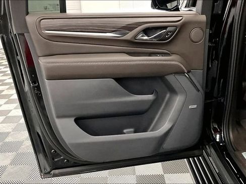 Used 2023 GMC Yukon XL Denali w/ Denali Reserve Package AWD/4WD image 23