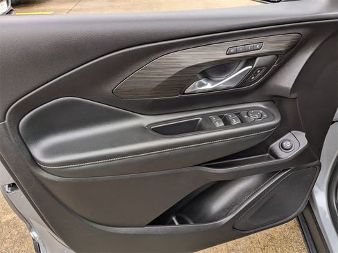 Used 2024 GMC Terrain SLT image 14