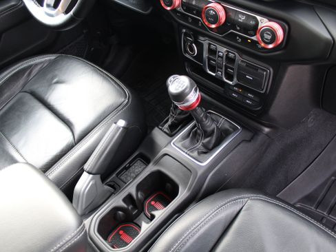 Used 2019 Jeep Wrangler Unlimited Sahara w/ Dual Top Group image 15