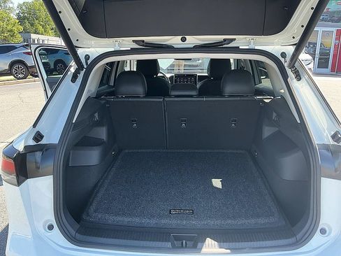 Used 2025 Volkswagen Tiguan SE FWD image 27