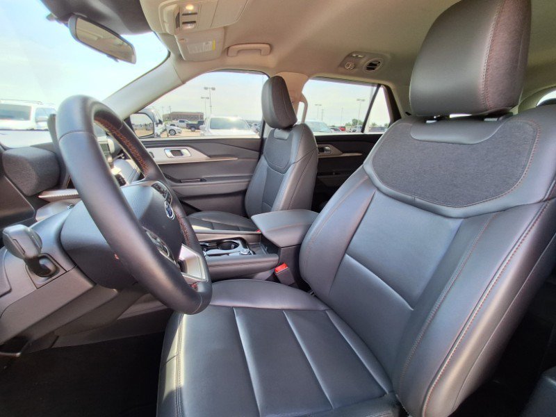 Used 2025 Ford Explorer Active w/ Active Comfort Package AWD/4WD image 11