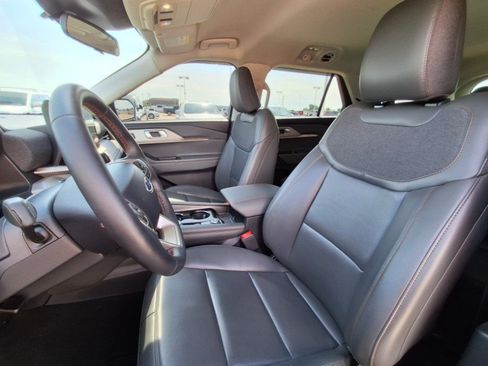 Used 2025 Ford Explorer Active w/ Active Comfort Package AWD/4WD image 11