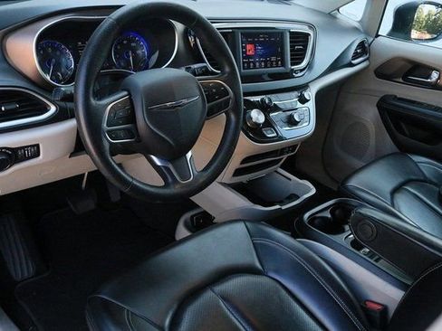 Used 2020 Chrysler Voyager Lxi image 11