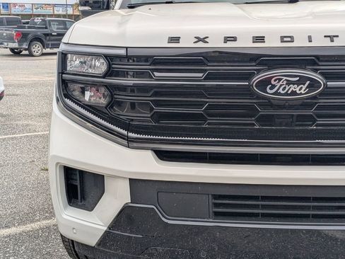 New 2026 Ford Expedition Platinum w/ Stealth Appearance Package AWD/4WD image 9