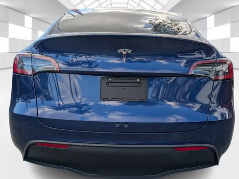 Used 2024 Tesla Model Y 2WD image 6