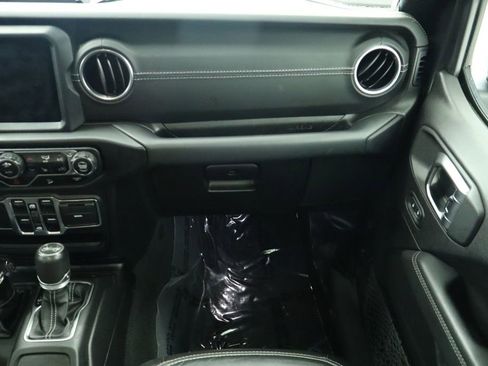 Used 2019 Jeep Wrangler Unlimited Sahara w/ Uconnect 4C Nav & Sound Group image 24