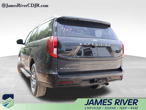 Used 2025 Ford Expedition Active AWD/4WD image 21