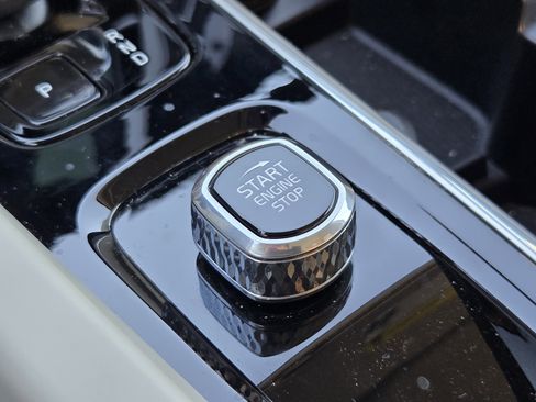 Certified 2023 Volvo XC60 B5 Ultimate w/ Climate Package image 31