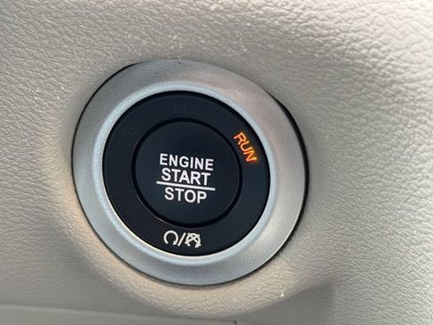 Used 2023 Chrysler Voyager LX FWD image 8